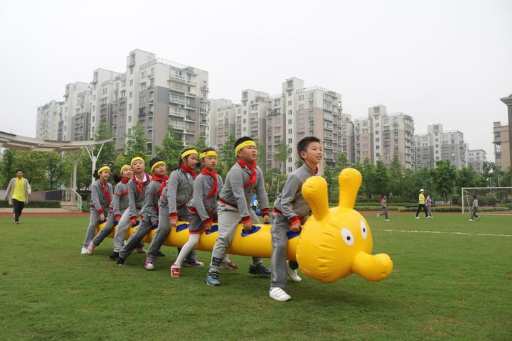 四个人轮着换! 我们四个人换着玩的别样趣味与独特感受 